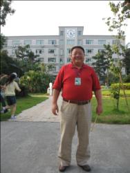 ������(y��u)У�L(zh��ng)��  һ��(g��)�F(tu��n)�(du��)�Ęs�u(y��)